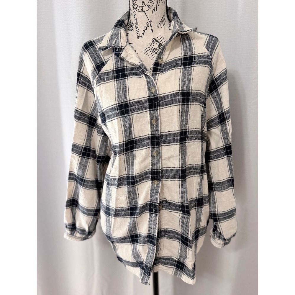 American Eagle Cream Black Plaid Button Down Shirt Womens Medium Cotton Flannel